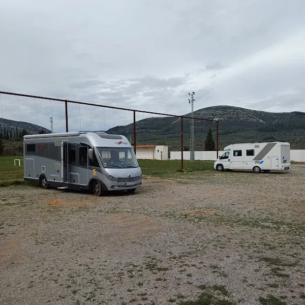 Area sosta y servicios de Autocaravanas - Tirig