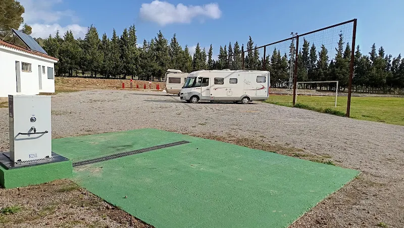 Area sosta y servicios de Autocaravanas - Aparcamiento en Tirig - foto 2