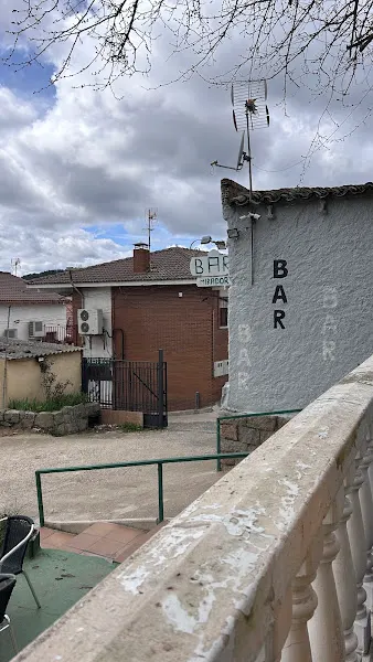 Parking bar-terraza El Mirador. en Valdemaqueda