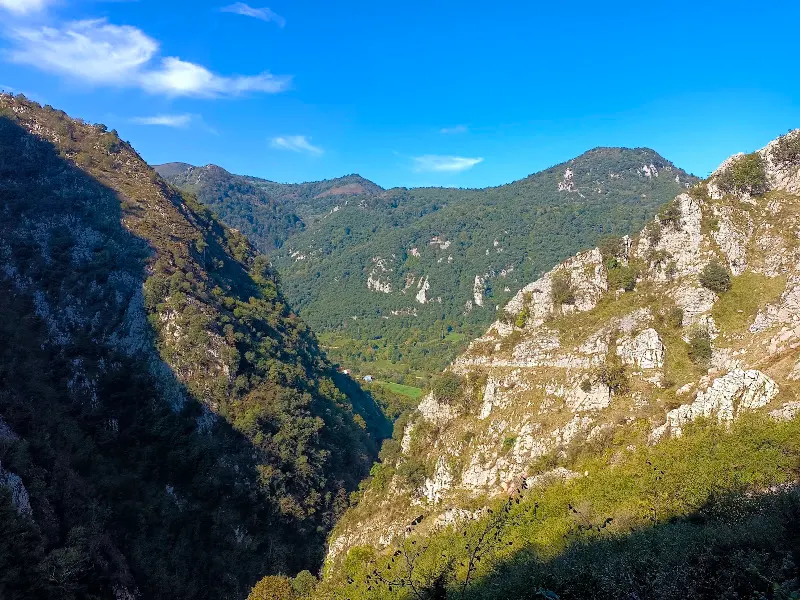 Parking de la Ruta de Las Xanas - Aparcamiento gratuito en Proaza - foto 2