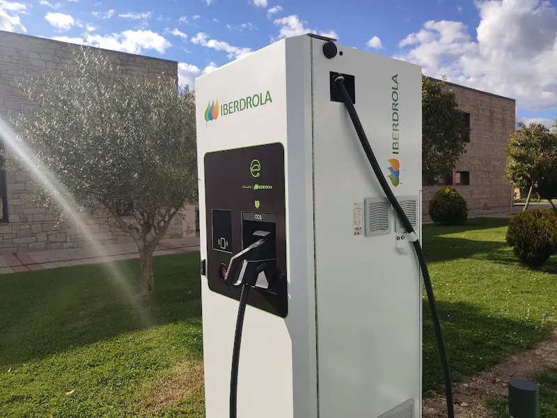 Cargador coche Iberdrola - Aparcamiento en Muelas del Pan - foto 2