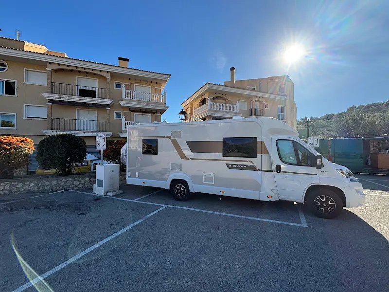 Area Autocaravanas con cambio aguas - Aparcamiento en Tarbena - foto 2
