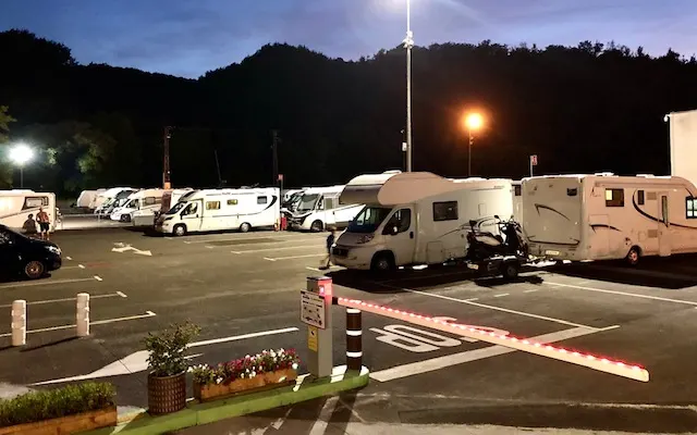PARKING JAIZUBIA. AUTOCARAVAN PARK TXINGUDI - Irún