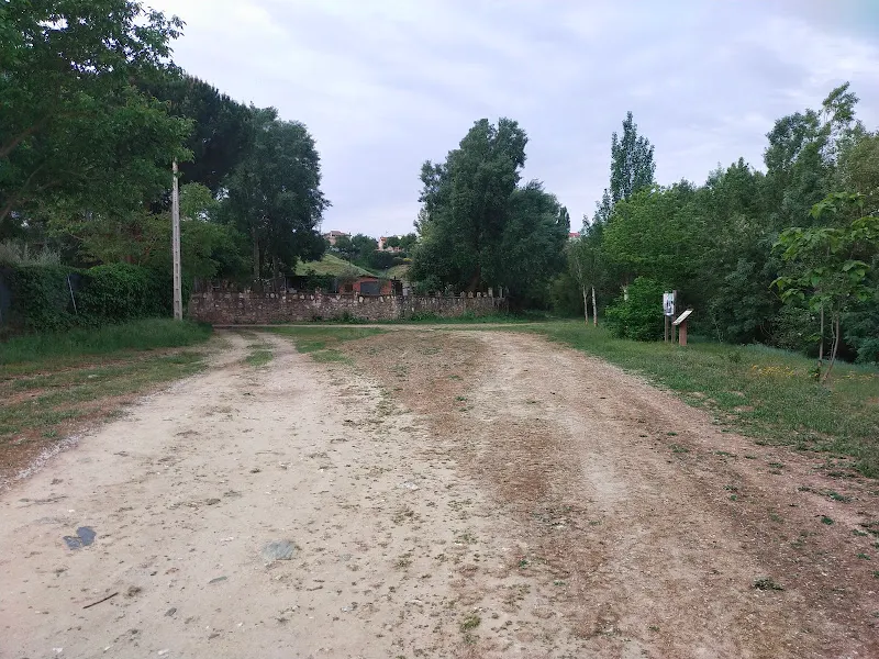 Aparcamiento turismos. Prohibido autocaravanas - Aparcamiento en Zamora - foto 3