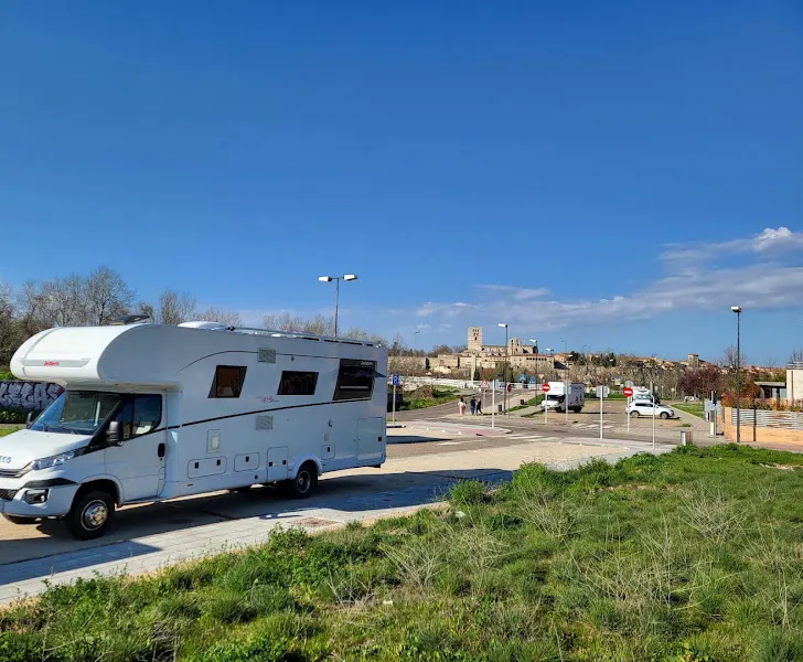 Aparcamiento turismos. Prohibido autocaravanas - Aparcamiento en Zamora - foto 4