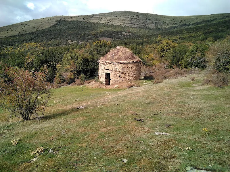Portilla de Garagüeta - Aparcamiento público en Arevalo de la Sierra - foto 2