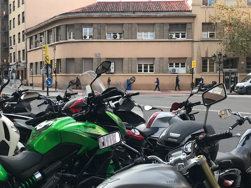 Aparcamiento para Motos - Aparcamiento para motos en Zaragoza - foto 2