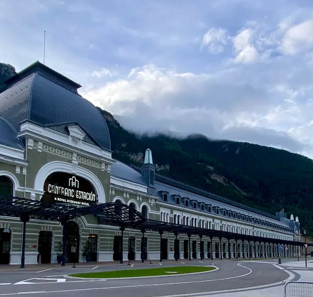 Parking gratuito - Aparcamiento en Canfranc - foto 3