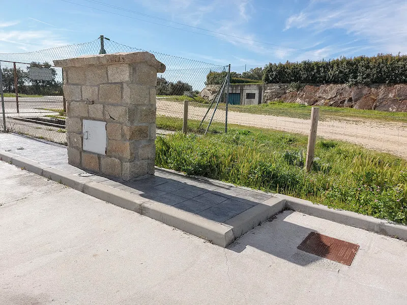 Area Autocaravanas con servicios aguas - Aparcamiento en Ferreruela - foto 3