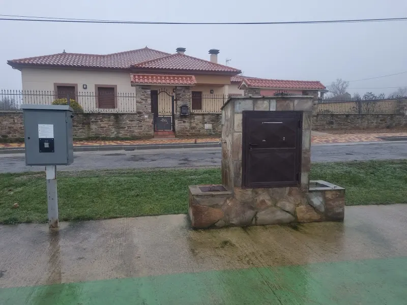 Area Autocaravanas con servicios aguas - Aparcamiento en Ferreruela - foto 4