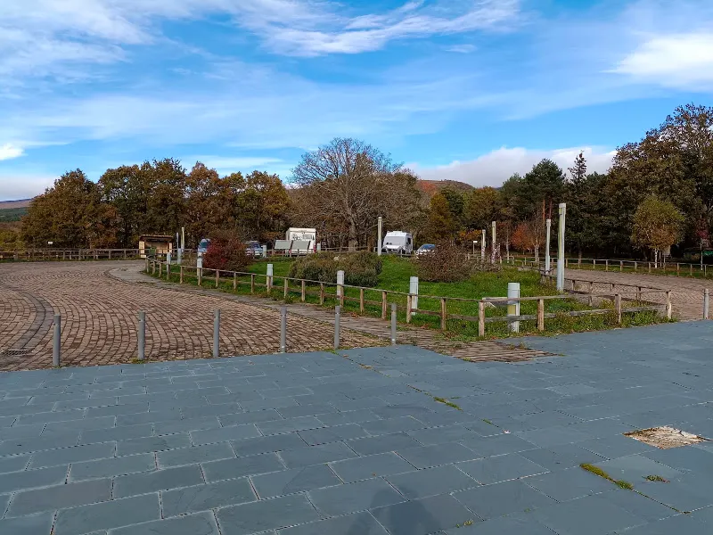 Centro De Interpretación Parque Ojo Guareña - Aparcamiento en Merindad de Sotoscueva - foto 2
