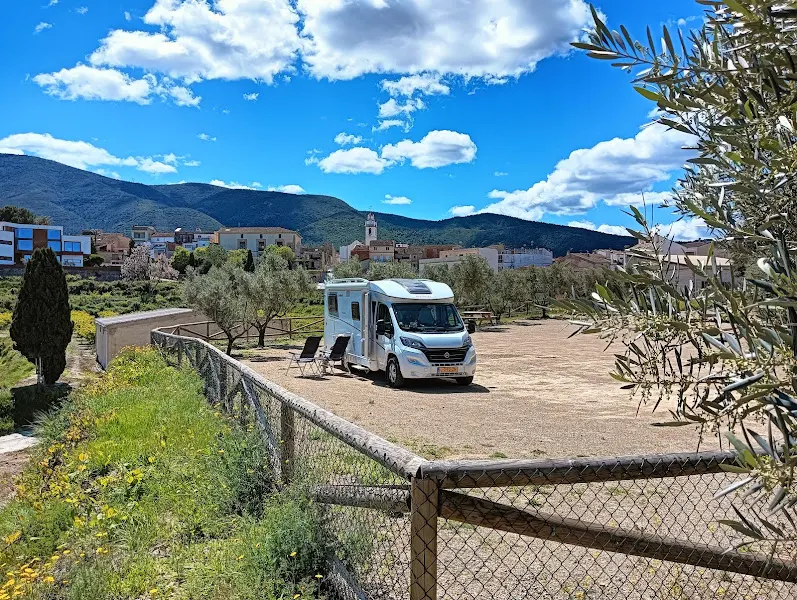 OTOS Pàrquing caravanes i autocaravanes - Aparcamiento público en Otos - foto 2
