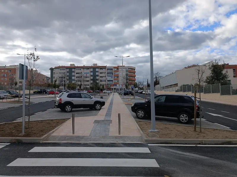 Aparcamiento disuasorio - Aparcamiento gratuito en Cáceres - foto 2