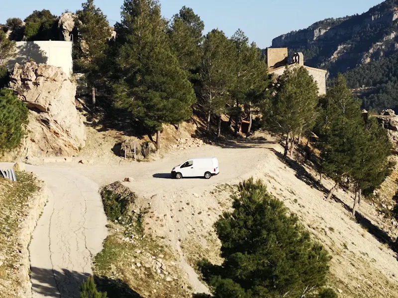 Parking - Aparcamiento en Arnes - foto 2