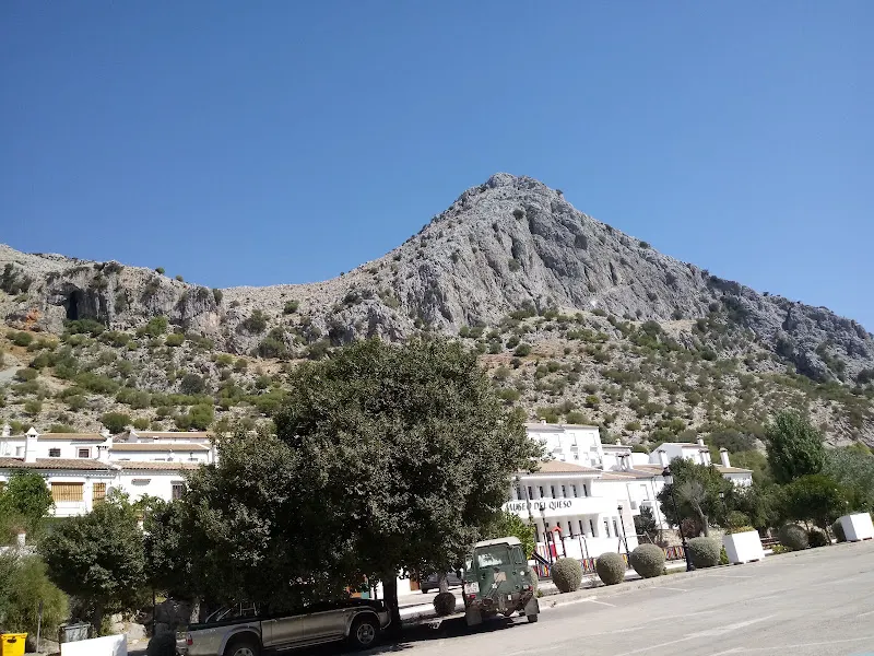 Aparcamiento público de Villaluenga del Rosario - Villaluenga del Rosario
