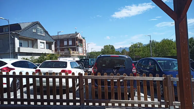 Av. Santalla de Oscos, 2 Parking - Carracedelo