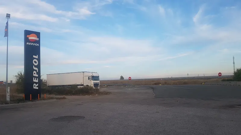 APARCAMIENTO SIN CAFETERIA - Aparcamiento gratuito en Alcolea del Pinar - foto 2