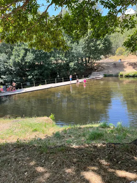 Aparcamiento Tuela en Hermisende