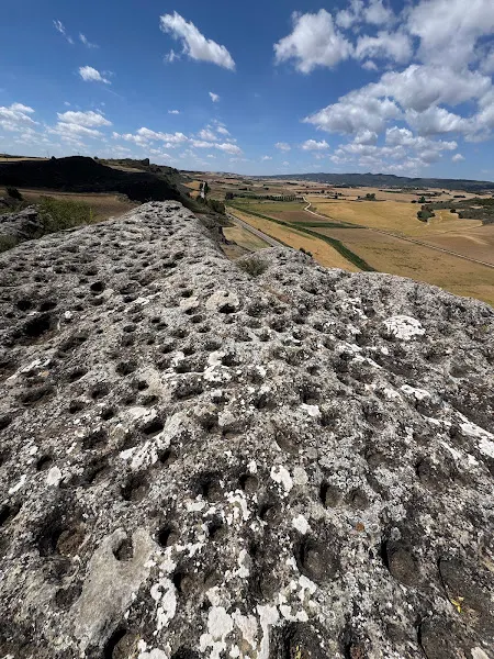 Aparcamiento. Yacimiento la Cava de Garcinarro. - Aparcamiento gratuito en Puebla de Don Francisco - foto 2
