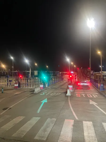 Trucks parking - Aparcamiento en Pont de Molins - foto 2