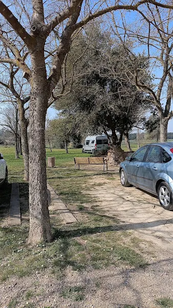 Aparcament gratuït MAC Ullastret - Aparcamiento gratuito en Ullastret - foto 2