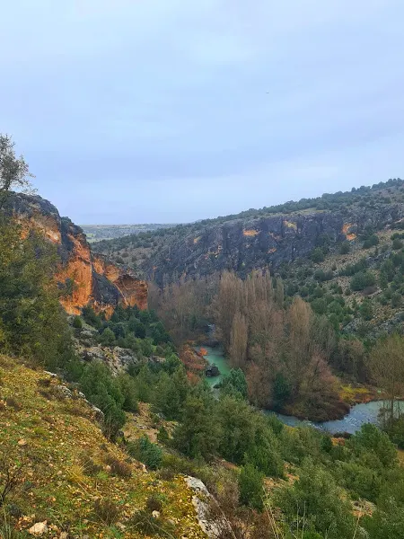 Aparcamiento Hoces del río Riaza - Montejo de la Vega de la Serrezuela