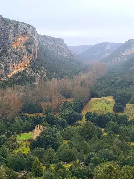 Aparcamiento Hoces del río Riaza - Aparcamiento en Montejo de la Vega de la Serrezuela - foto 2