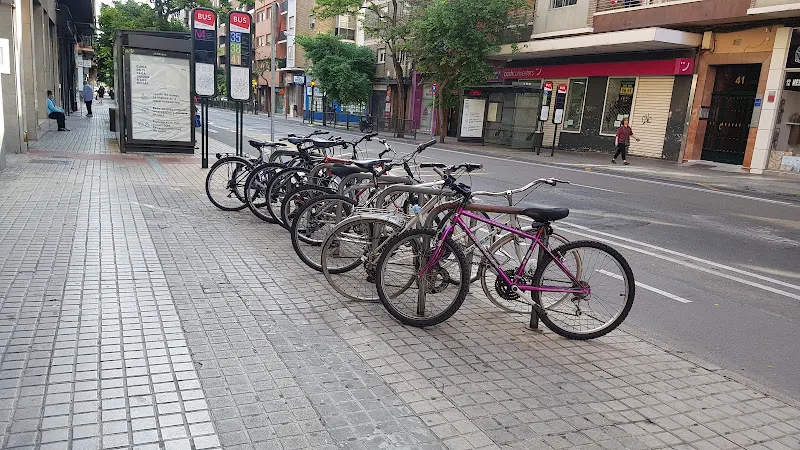 Zona de aparcamiento reservada para motos - Aparcamiento para motos en Zaragoza - foto 2