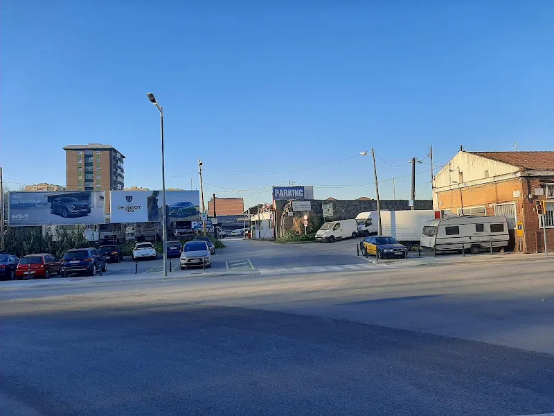 APARCAMIENTOS VERNEDA Parking de Vehículos Industriales