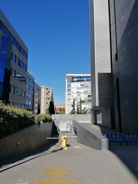 [P] Aparcamiento público Emilio Vargas nro. 1