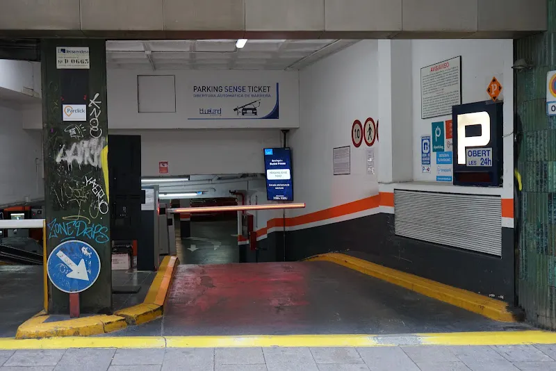 Parking Blue Land Laietana Princesa