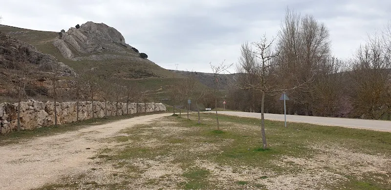 Aparcamiento gratuito - Aparcamiento gratuito en Monasterio de Rodilla - foto 2