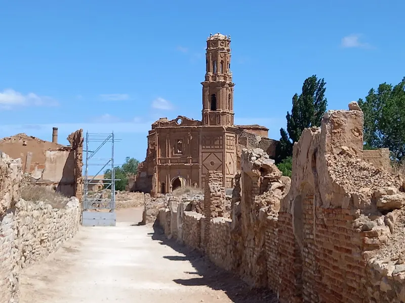 Aparcamiento camiones y turismos gratuito - Belchite