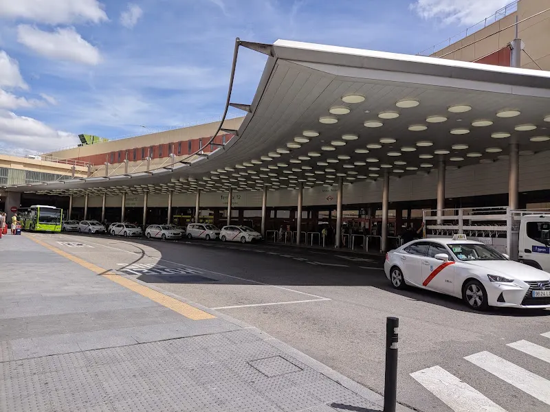 Parking exprés llegadas (Terminal T-2) - Aparcamiento en Madrid - foto 2