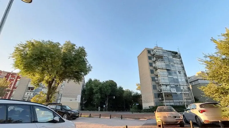 Campamento - Aparcamiento en Madrid - foto 3