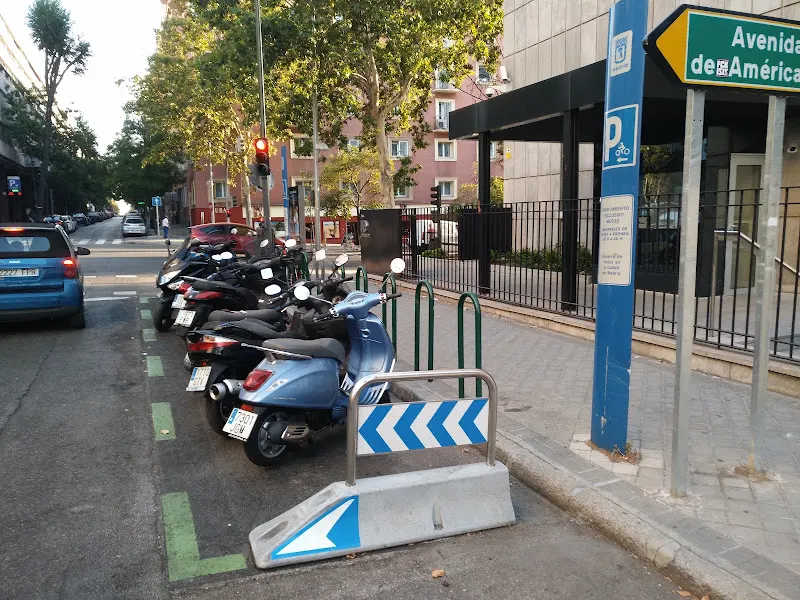 Aparcamiento para motos - Aparcamiento para motos en Madrid - foto 2