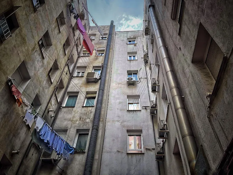 Aparcamiento [P] Fernán González 69