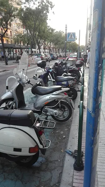 Zona de aparcamiento reservada para motos - Madrid