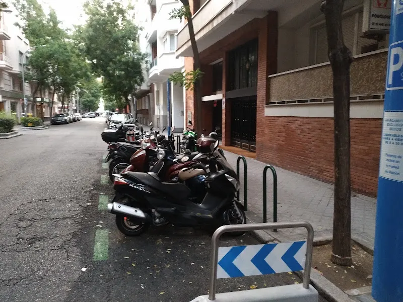 Zona de aparcamiento reservada para motos