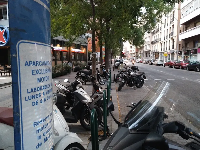 Párking de motos c/ Magallanes - c/ San Bernardo