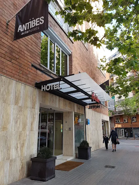 Hotel Antibes - Aparcamiento Hotibes - Aparcamiento en Barcelona - foto 2