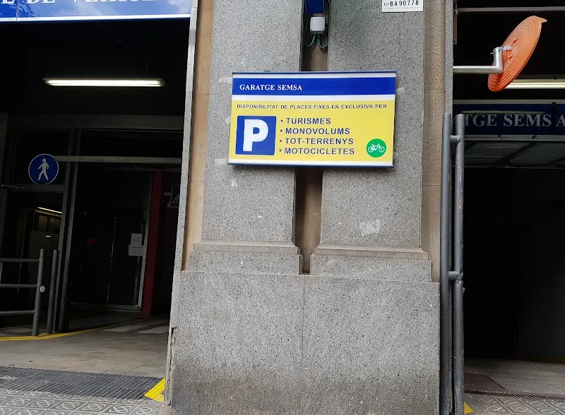 Parking Servicios Meridiana - Aparcamiento cubierto en Barcelona - foto 2