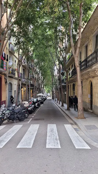 [P] Zona d'aparcament reservada per a motos
