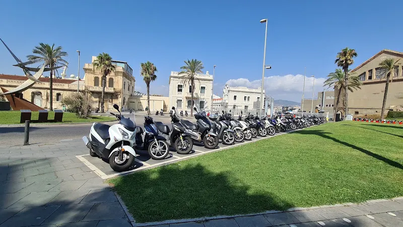 [P] Zona d'aparcament reservada per a motos - Aparcamiento para motos en Barcelona - foto 3