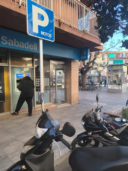 Parking Lot for Motorcycles - Aparcamiento para motos en Barcelona - foto 3