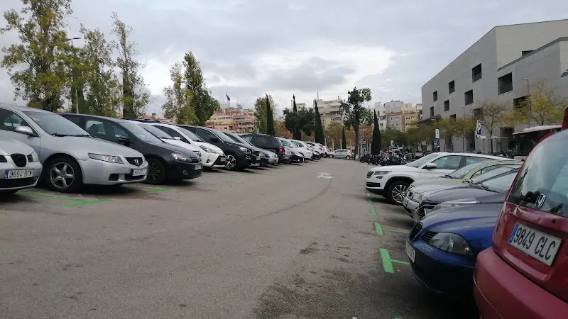 [P] Plaza del Guinardó, 99 Parking