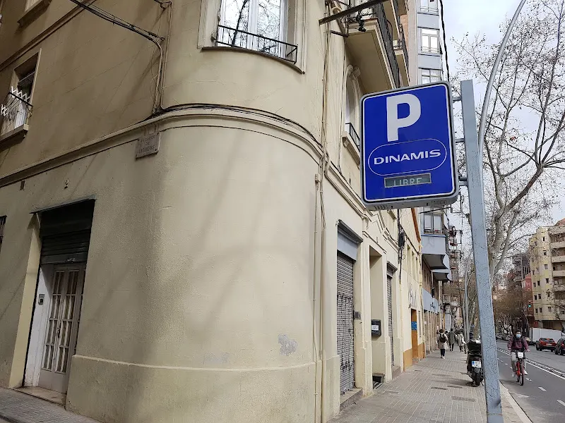 PARKING Dinamis - Aparcamiento cubierto en Barcelona - foto 2