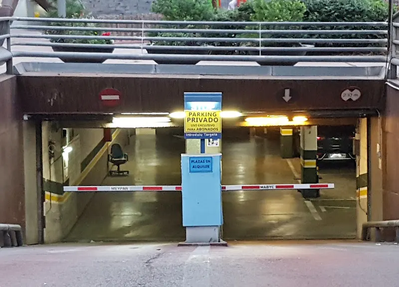 Plaza del Guinardó, 6 Garage