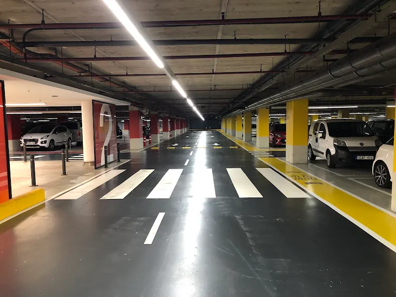 Parking Subterráneo Westfield La Maquinista