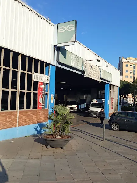 GASOLINERA GARAJE GARCILASO - Gasolinera en Barcelona - foto 3